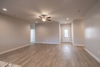814 N Palm St in Woodlake, CA - Building Photo - Building Photo