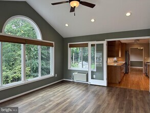 9811 Laurel St in Fairfax, VA - Building Photo - Building Photo