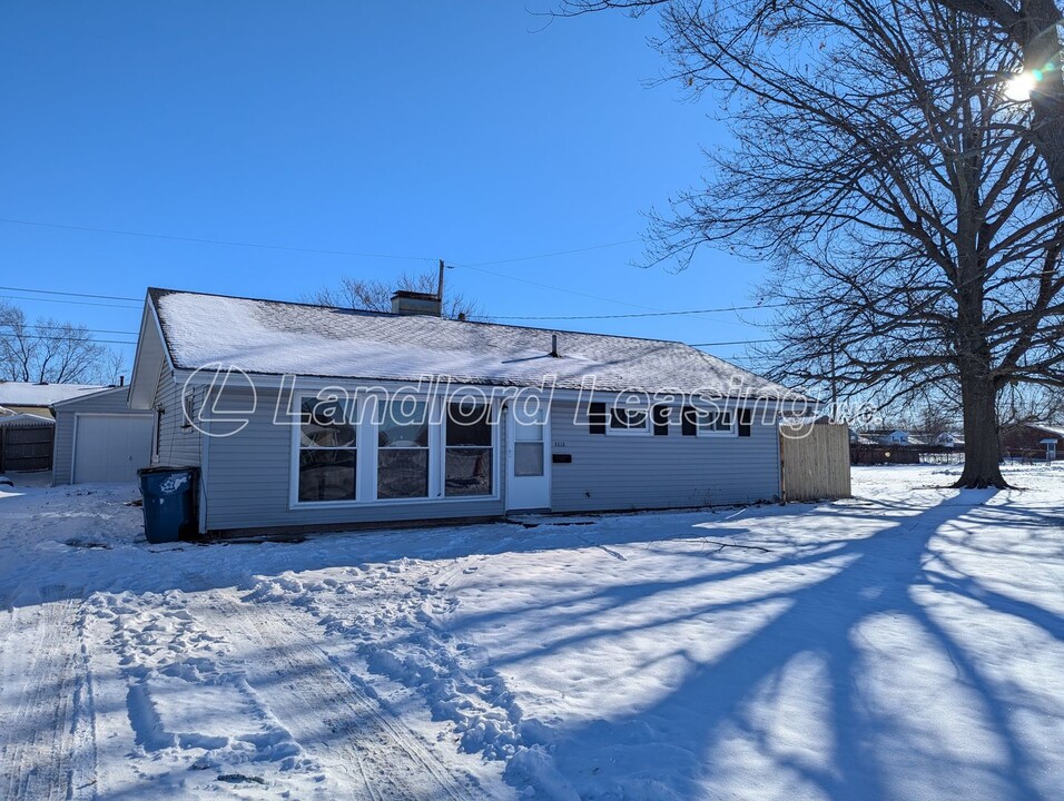 4315 Meadow Ln in Lorain, OH - Building Photo