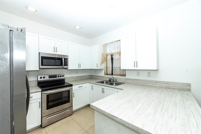 20920 NE 8th Ave in North Miami Beach, FL - Building Photo - Building Photo