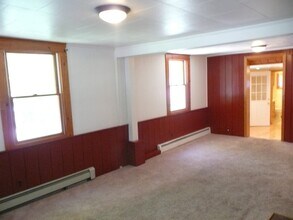 37 Spring St in Newmarket, NH - Building Photo - Building Photo