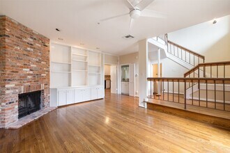 5850 Valley Forge Dr in Houston, TX - Building Photo - Building Photo