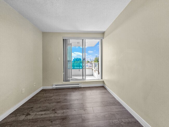 6622 Southoaks Crescent in Burnaby, BC - Building Photo - Building Photo