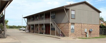1855 W Deane St in Fayetteville, AR - Building Photo - Building Photo