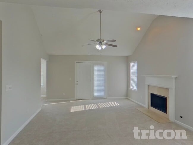 4754 Clayton Crossing Ln in Ellenwood, GA - Foto de edificio - Building Photo