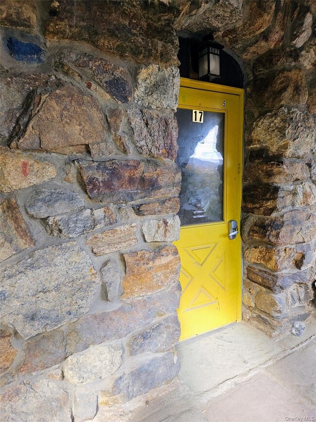 17 Prospect St in Highland Falls, NY - Building Photo - Building Photo