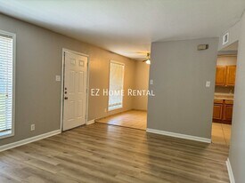 2102 5th Ave N in Texas City, TX - Building Photo