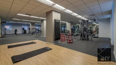 102 W 27th St in New York, NY - Building Photo - Building Photo