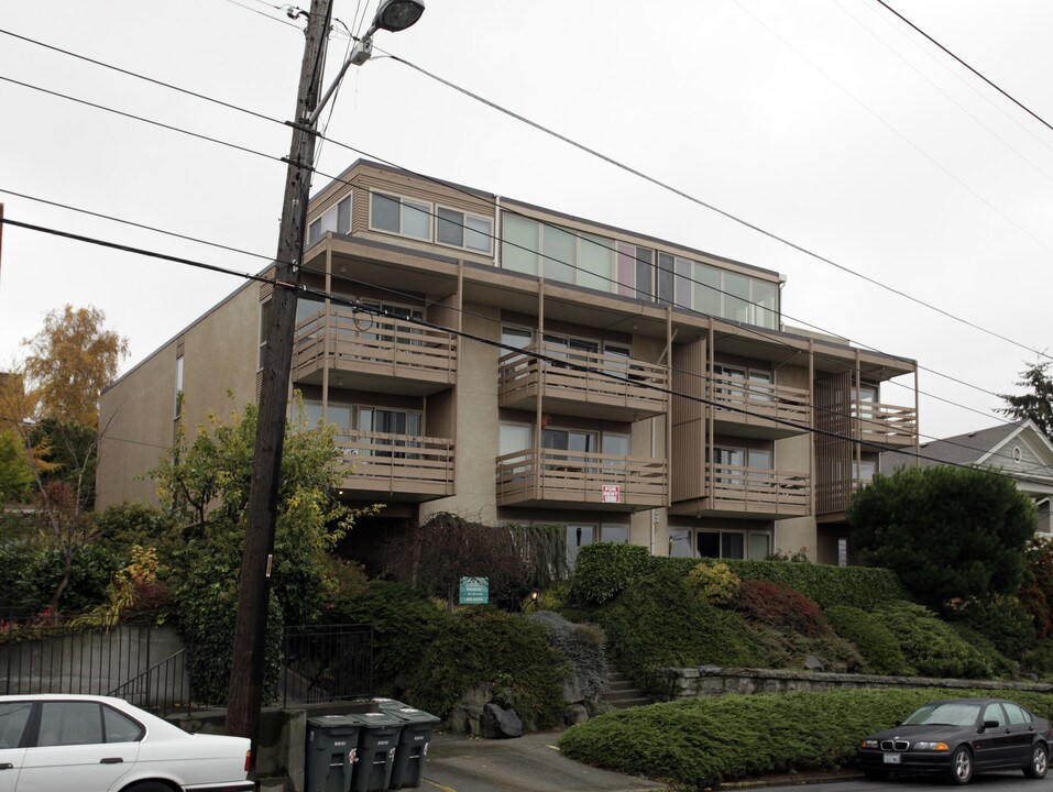 Seasons Apartments in Seattle, WA - Building Photo