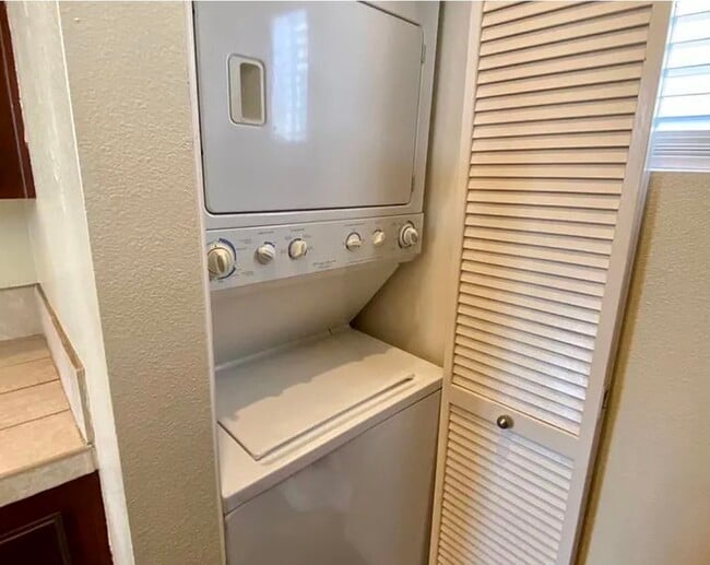 1342 Serena Cir in Chula Vista, CA - Building Photo - Building Photo