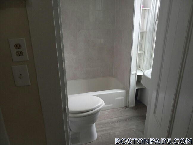 94 River St in Cambridge, MA - Foto de edificio - Building Photo