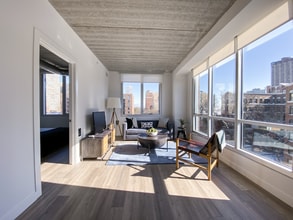 750 W Sheridan Rd in Chicago, IL - Building Photo - Building Photo