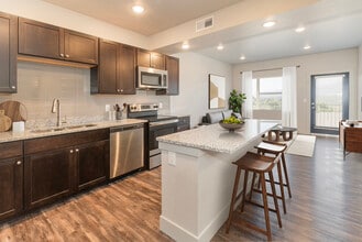 Marq at Monument Ridge in Colorado Springs, CO - Foto de edificio - Building Photo
