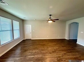 39356 Legacy Lake Dr in Gonzales, LA - Building Photo - Building Photo