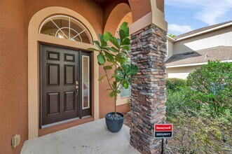 11144 Oyster Bay Cir in New Port Richey, FL - Building Photo - Building Photo