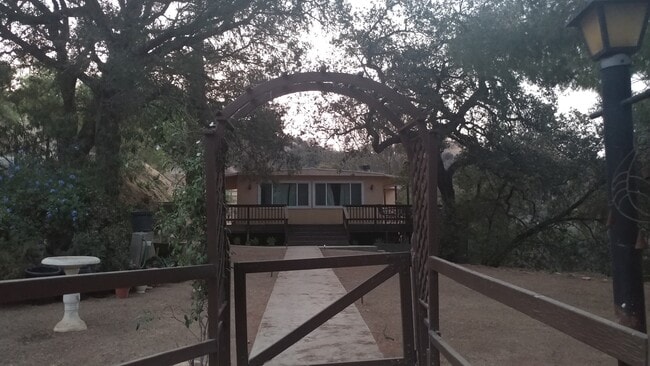 property at 1600 Henry Ridge Mtwy