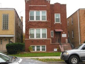 5725 W Addison St in Chicago, IL - Building Photo - Building Photo