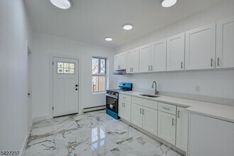 520 E Jersey St in Elizabeth, NJ - Building Photo - Building Photo