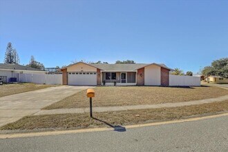 7012 Pin Cherry Ln in Port Richey, FL - Building Photo - Building Photo