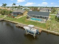 4196 Eastlake Ct in Port Charlotte, FL - Foto de edificio - Building Photo