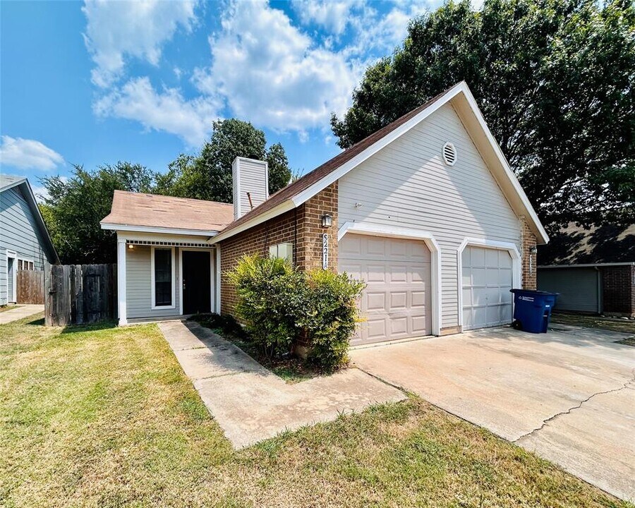 9221 Kempler Dr in Austin, TX - Building Photo