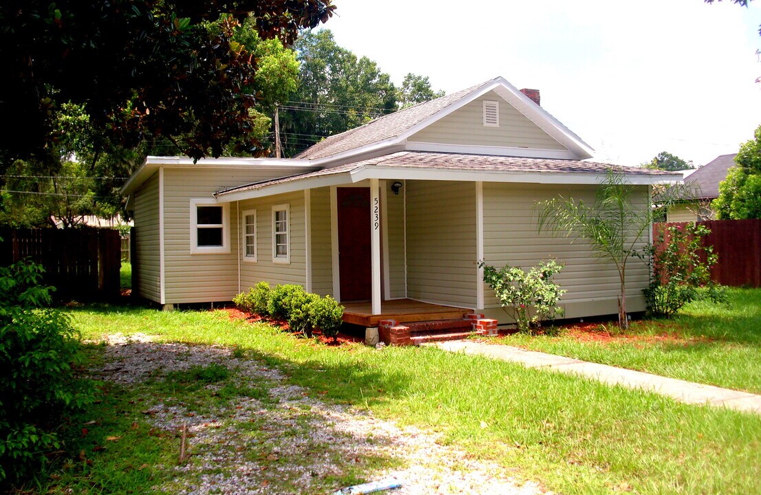 5239 11th St-Unit -5239 11th in Zephyrhills, FL - Building Photo
