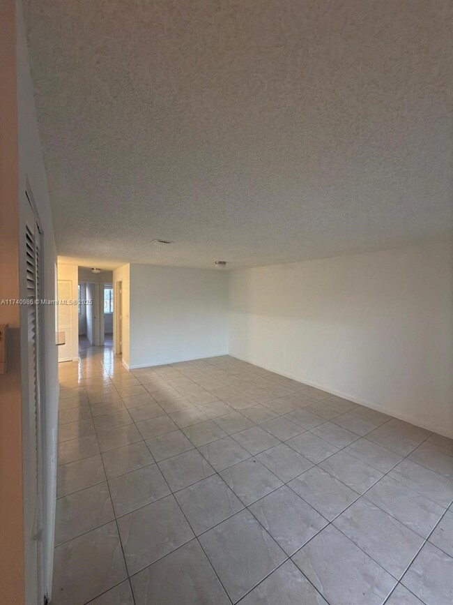 15741 SW 137th Ave in Miami, FL - Building Photo - Building Photo