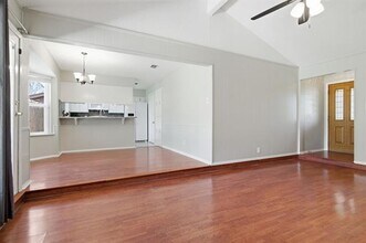 6604 Betty Dr in Watauga, TX - Foto de edificio - Building Photo