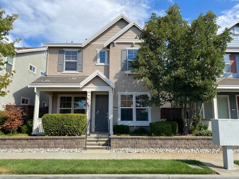 3128 Village Plaza Dr in Roseville, CA - Building Photo
