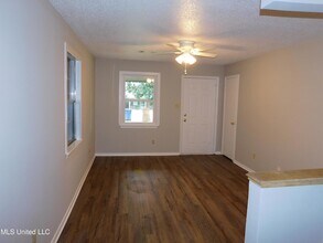 6455 Heather Rd in Horn Lake, MS - Foto de edificio - Building Photo