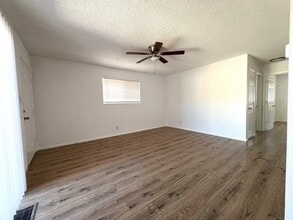 1204 Arnold Dr in Reno, NV - Foto de edificio - Building Photo