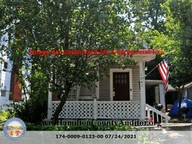 1042 Fairbanks Ave in Cincinnati, OH - Building Photo