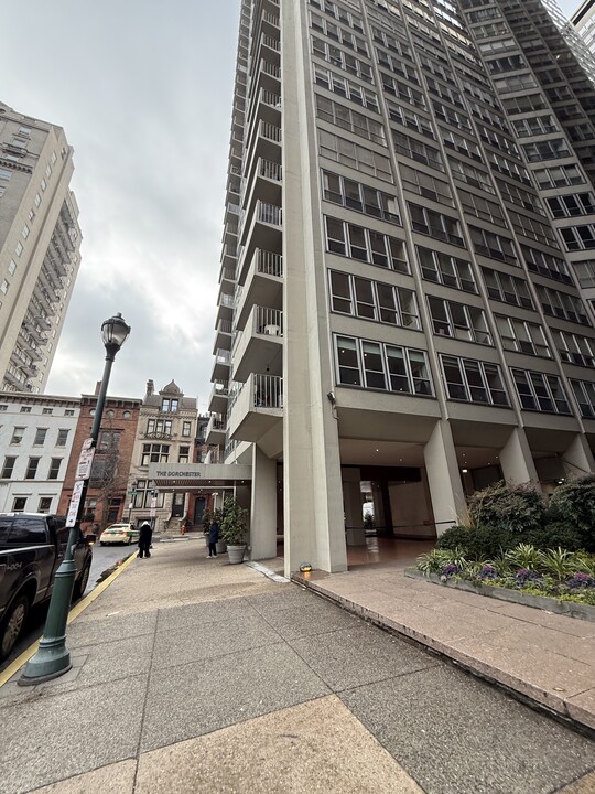 226 W Rittenhouse Sq, Unit 2117 in Philadelphia, PA - Building Photo