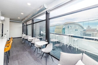 550 Ultra Lofts in Milwaukee, WI - Building Photo - Interior Photo