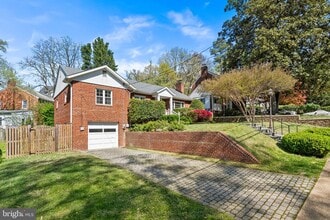 2718 S June St in Arlington, VA - Building Photo - Building Photo