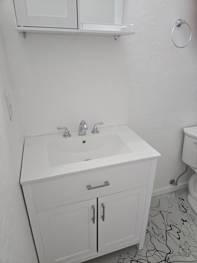 1410 S 37th St, Unit studio in Mesa, AZ - Building Photo - Building Photo