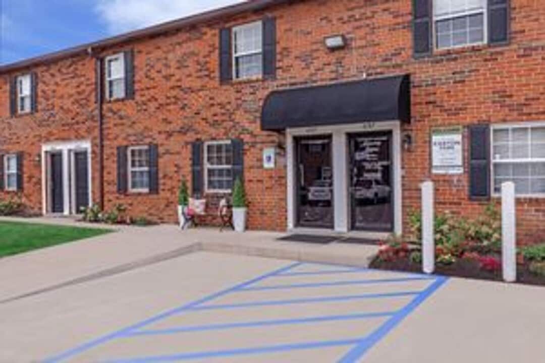 TOWNHOMES AT EASTON PARK in Columbus, OH - Building Photo