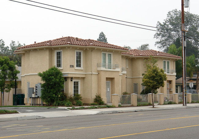 235 W La Veta Ave in Orange, CA - Building Photo - Building Photo