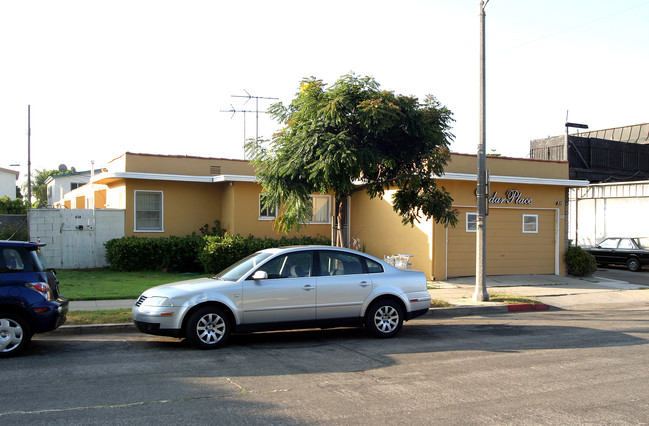 818 Cedar St in Santa Monica, CA - Building Photo - Building Photo