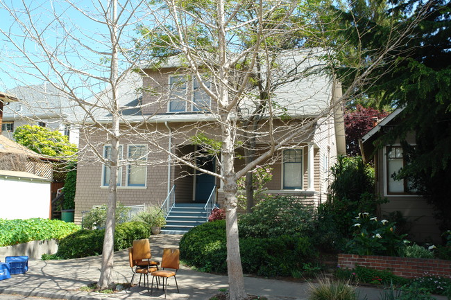 2409 Jefferson Ave in Berkeley, CA - Foto de edificio - Building Photo