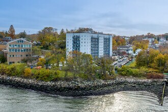 Sea Cliff Towers in Staten Island, NY - Foto de edificio - Building Photo