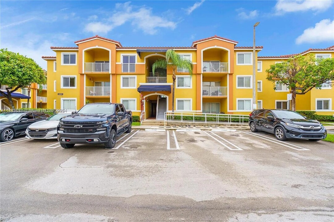 20930 SW 87th Ave in Cutler Bay, FL - Building Photo