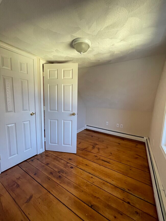 3 Henderson Ct Rentals in Rockport, MA