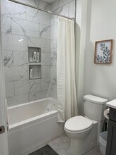 102 W 6th St in Bloomington, IN - Foto de edificio - Building Photo