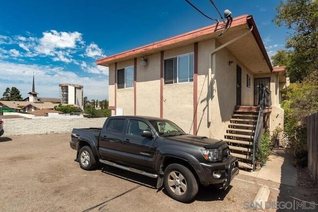 5164 Landis St in San Diego, CA - Foto de edificio - Building Photo