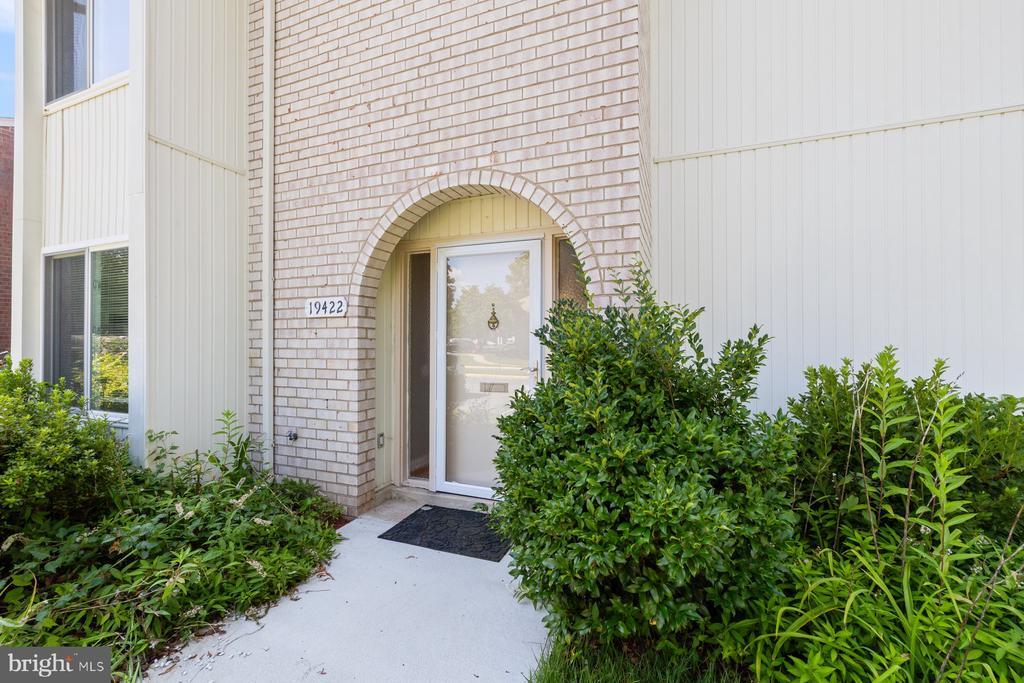 19422 Thomas Farm Rd in Gaithersburg, MD - Building Photo