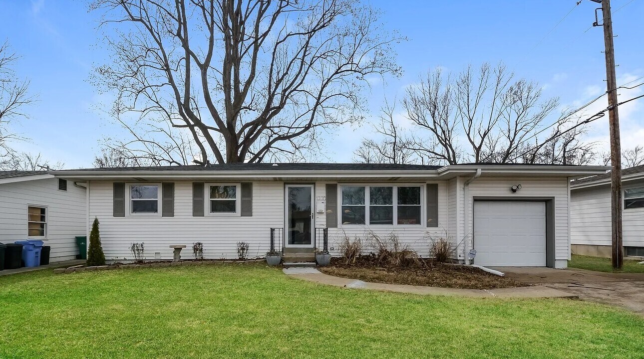 1270 Del Rey Dr in Florissant, MO - Building Photo