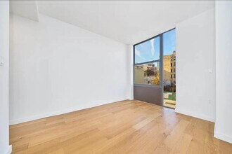 2338 2nd Ave in New York, NY - Building Photo - Building Photo