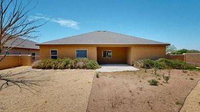 2203 Silverado in Alamogordo, NM - Building Photo - Building Photo