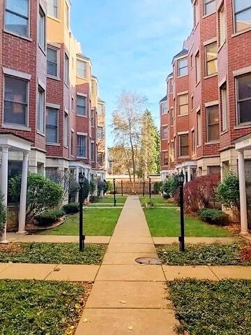 property at 5127 N Damen Ave